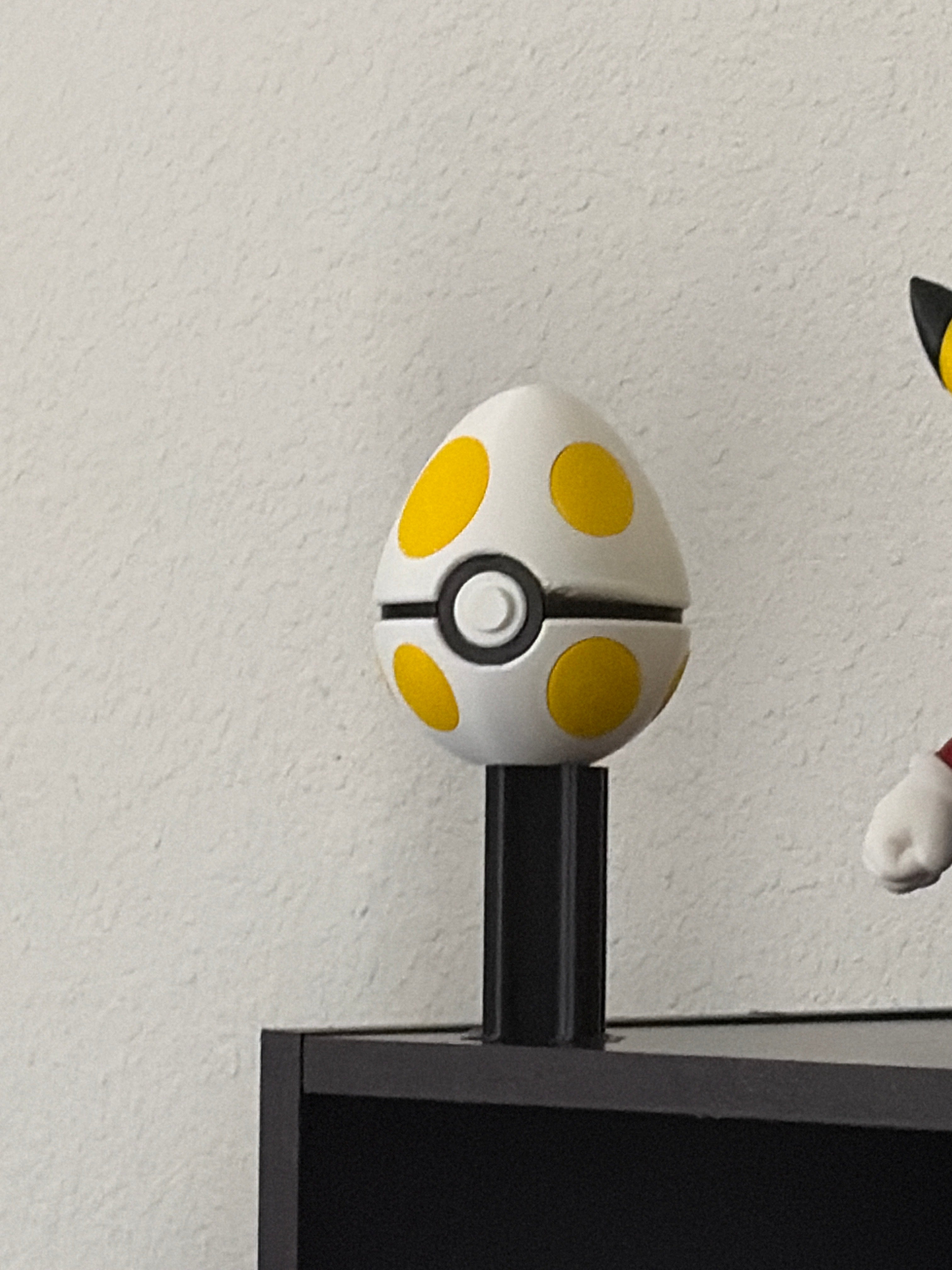 Yoshi Egg Poké Ball – Yellow Variant