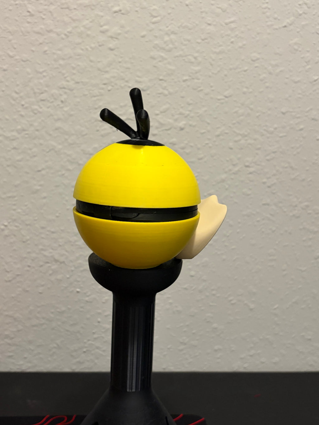 Psyduck Functional Poké Ball Display