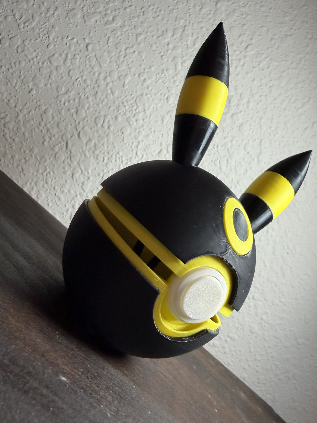 Umbreon Opening Poké Ball